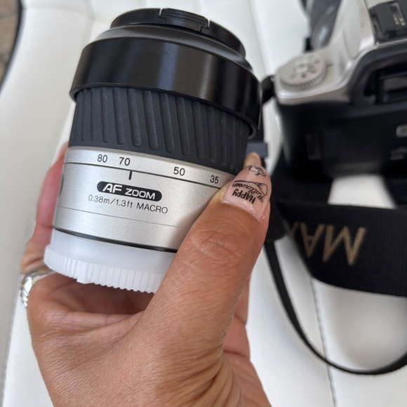 Vintage Minolta QTSI Maxxum 35 mm Film Camera with 70-210 & 35-80 AF Zoom Lens - Picture 15 of 17